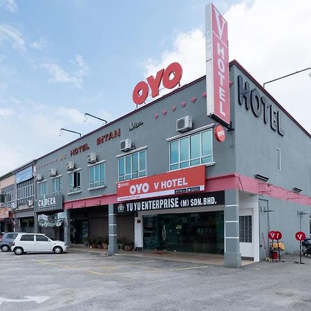 Oyo 90050 V Hotel Teluk Intan Bagian luar foto