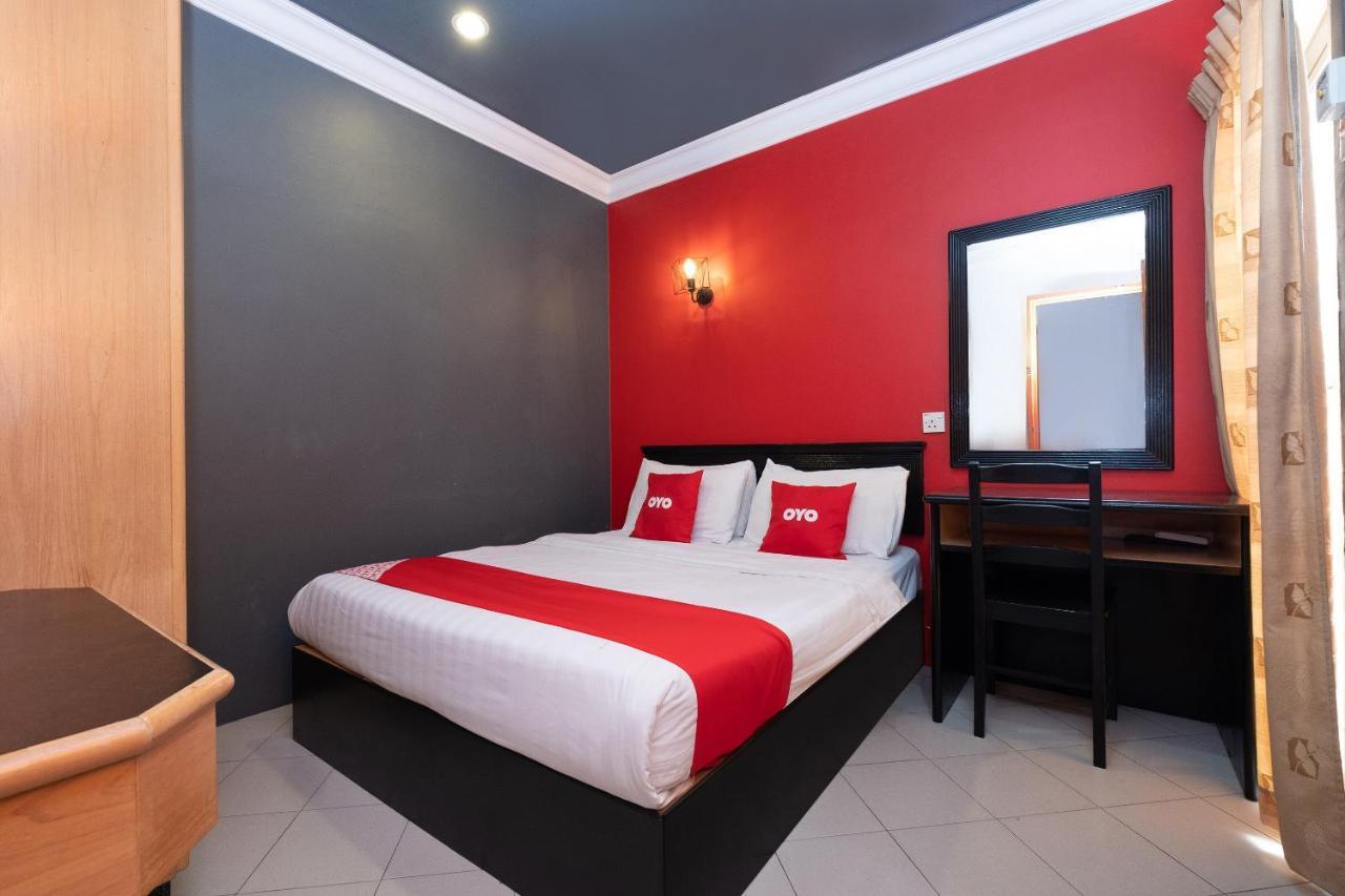 Oyo 90050 V Hotel Teluk Intan Bagian luar foto