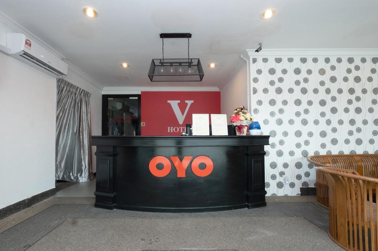Oyo 90050 V Hotel Teluk Intan Bagian luar foto