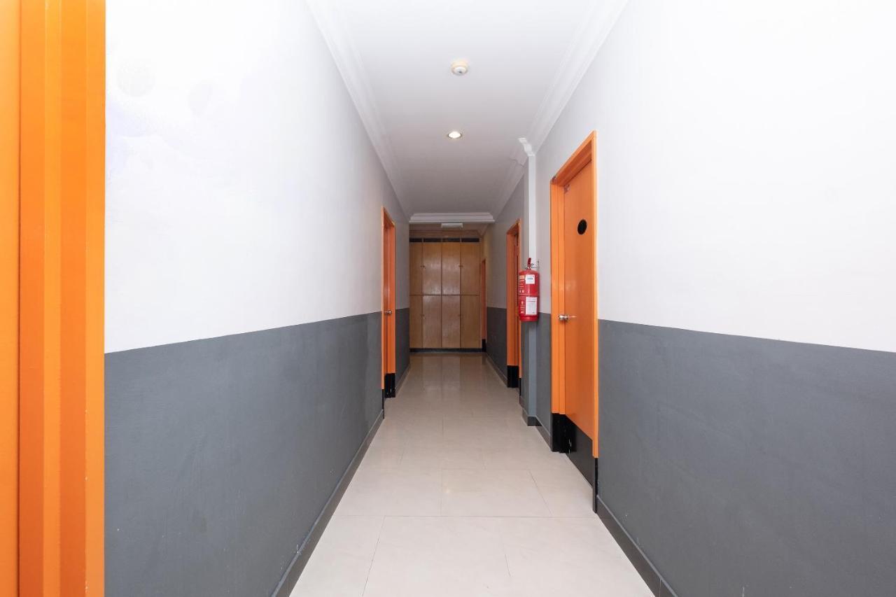 Oyo 90050 V Hotel Teluk Intan Bagian luar foto