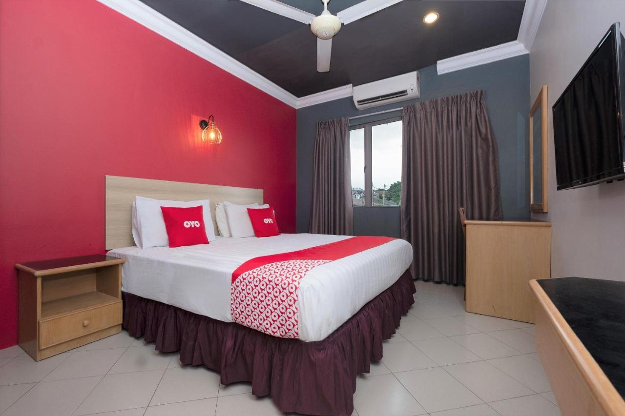 Oyo 90050 V Hotel Teluk Intan Bagian luar foto