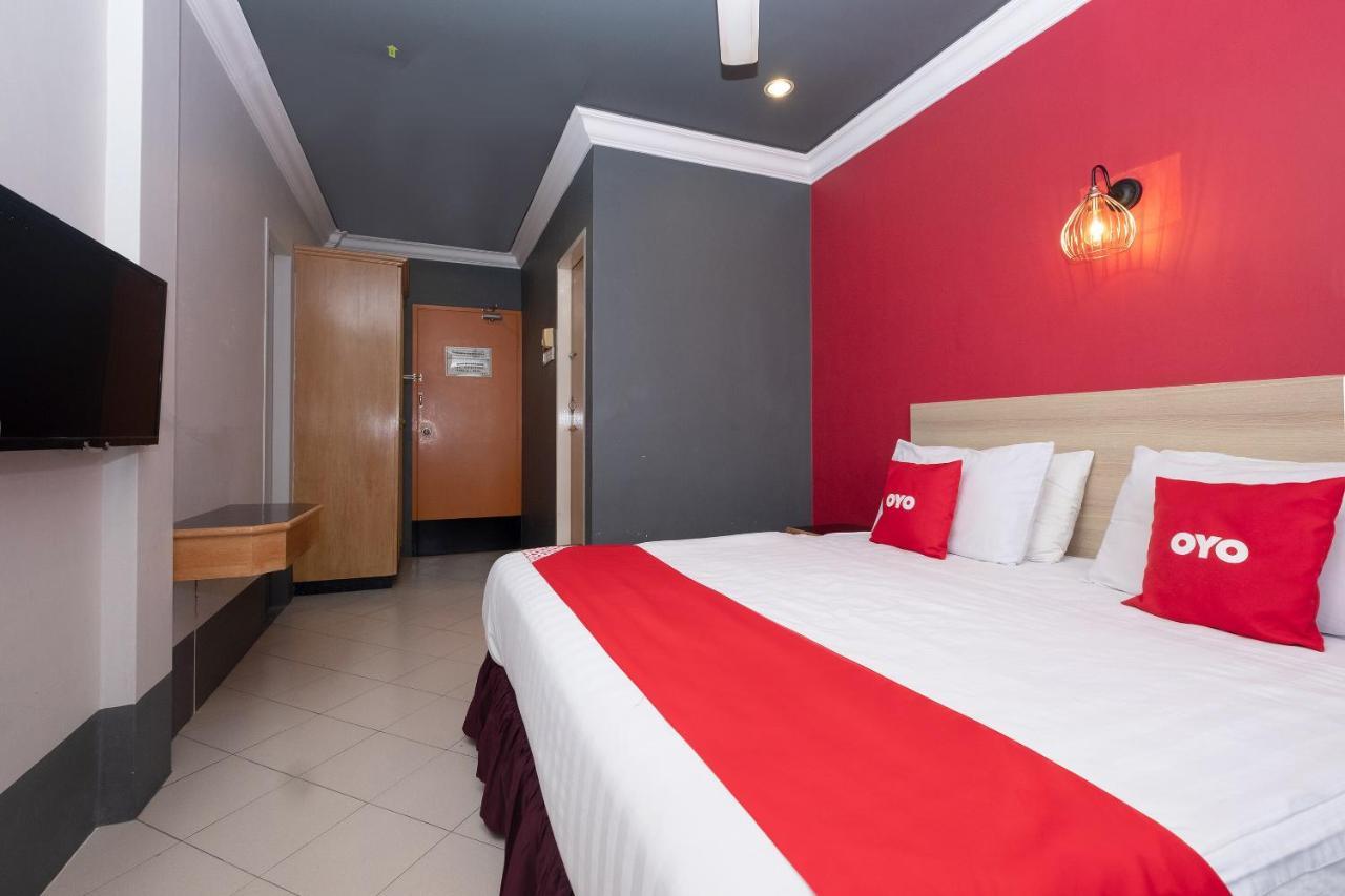 Oyo 90050 V Hotel Teluk Intan Bagian luar foto