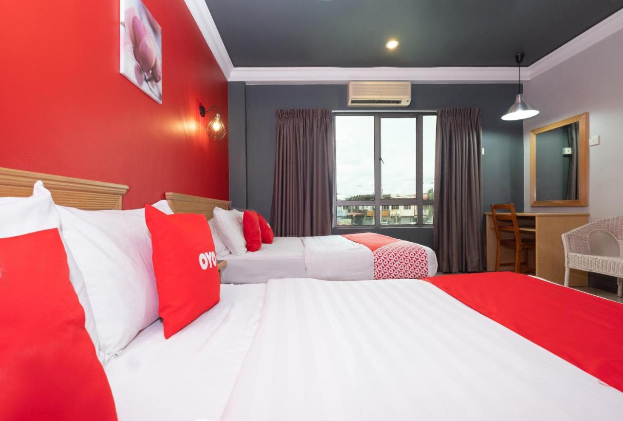 Oyo 90050 V Hotel Teluk Intan Bagian luar foto