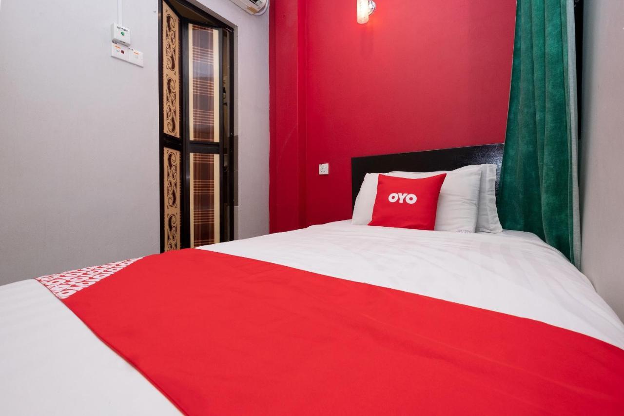 Oyo 90050 V Hotel Teluk Intan Bagian luar foto