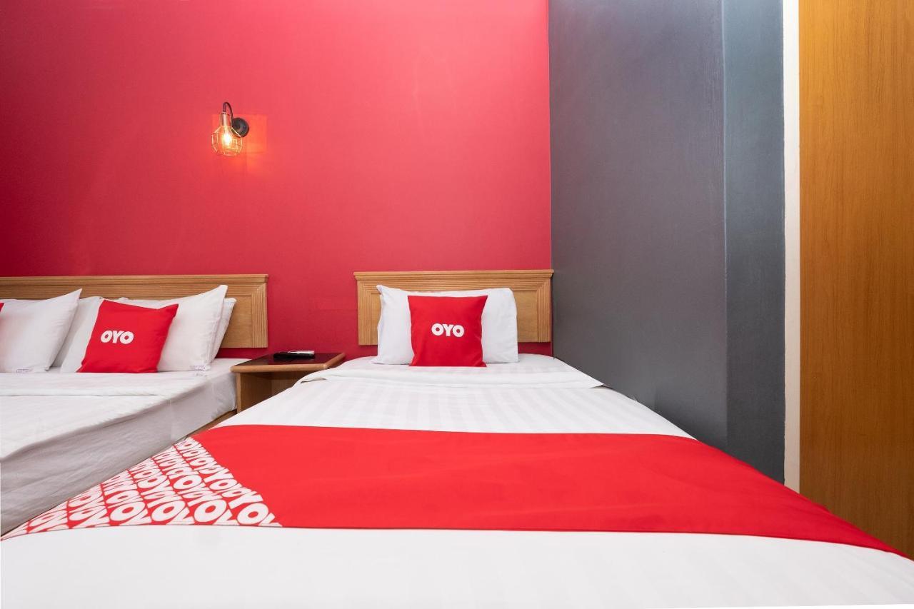 Oyo 90050 V Hotel Teluk Intan Bagian luar foto