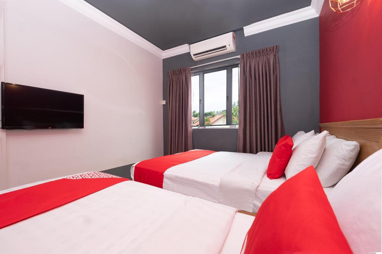 Oyo 90050 V Hotel Teluk Intan Bagian luar foto