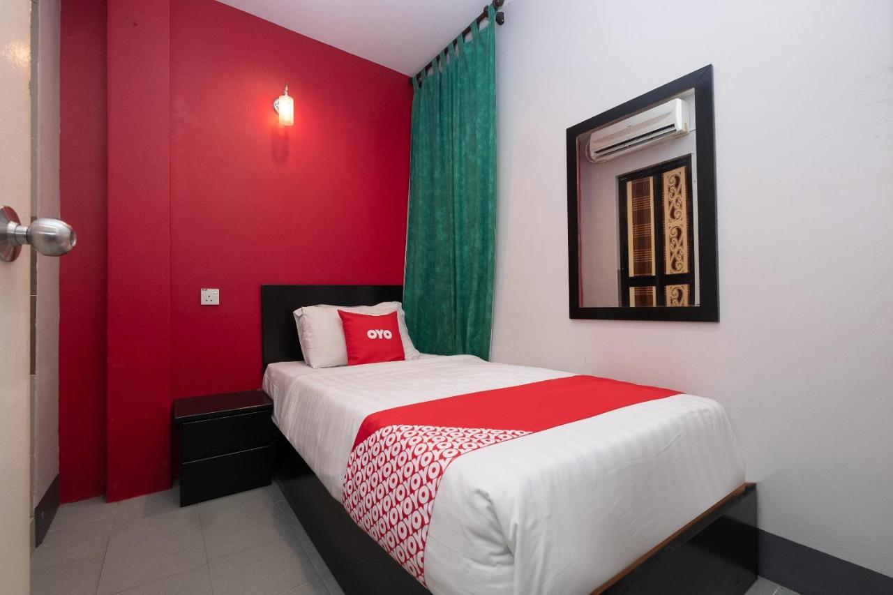 Oyo 90050 V Hotel Teluk Intan Bagian luar foto