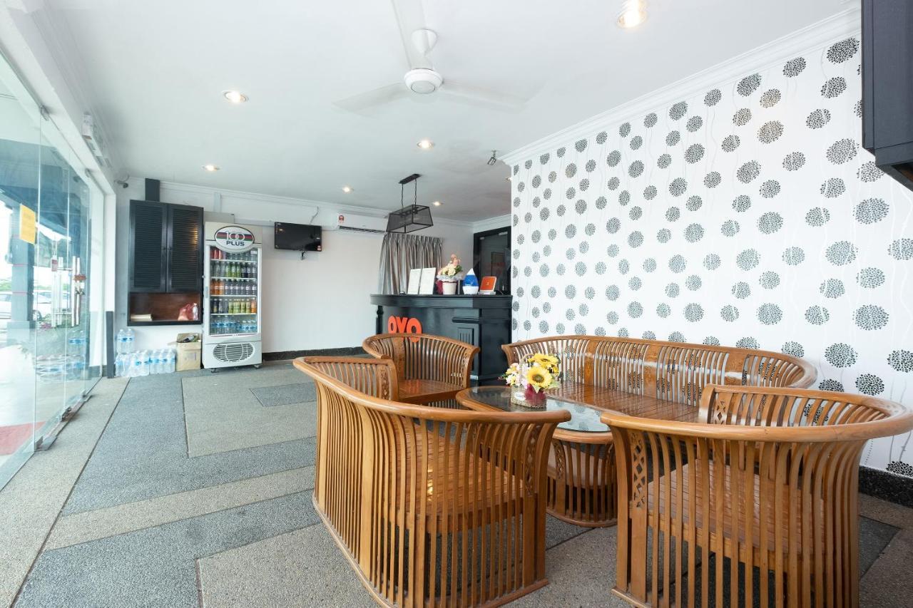 Oyo 90050 V Hotel Teluk Intan Bagian luar foto