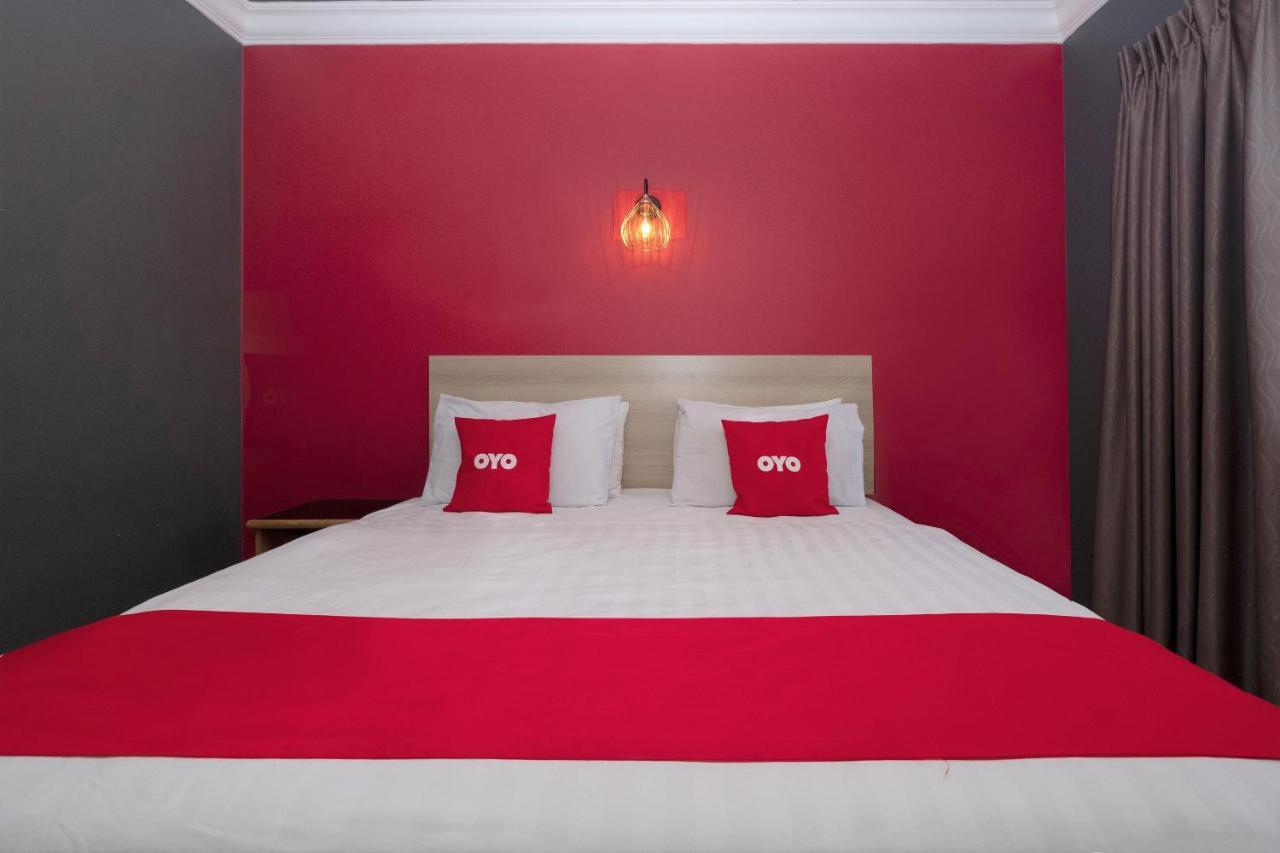 Oyo 90050 V Hotel Teluk Intan Bagian luar foto