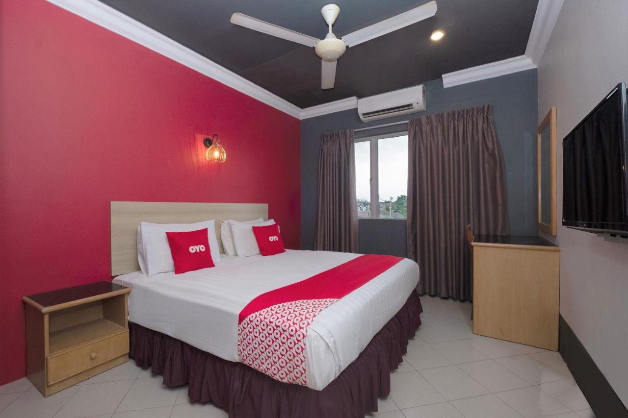 Oyo 90050 V Hotel Teluk Intan Bagian luar foto