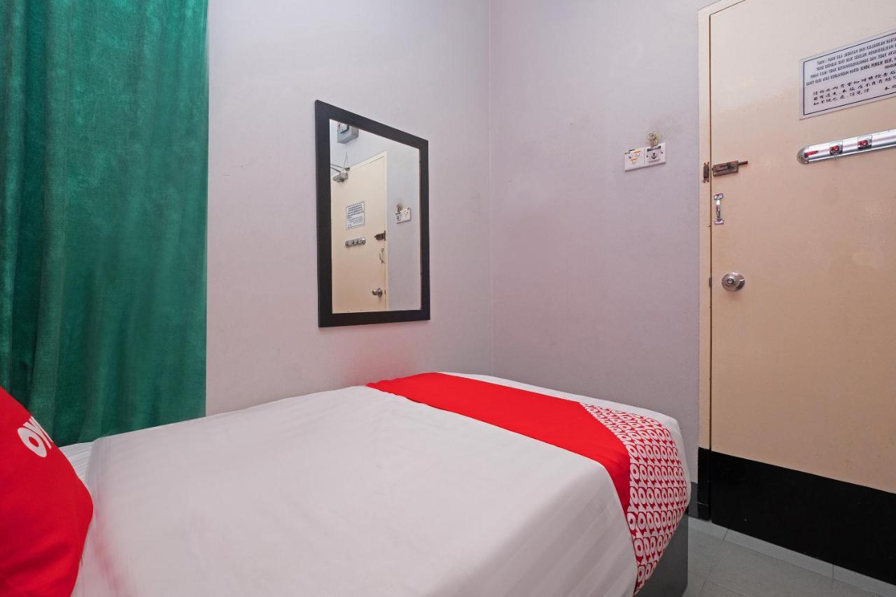 Oyo 90050 V Hotel Teluk Intan Bagian luar foto