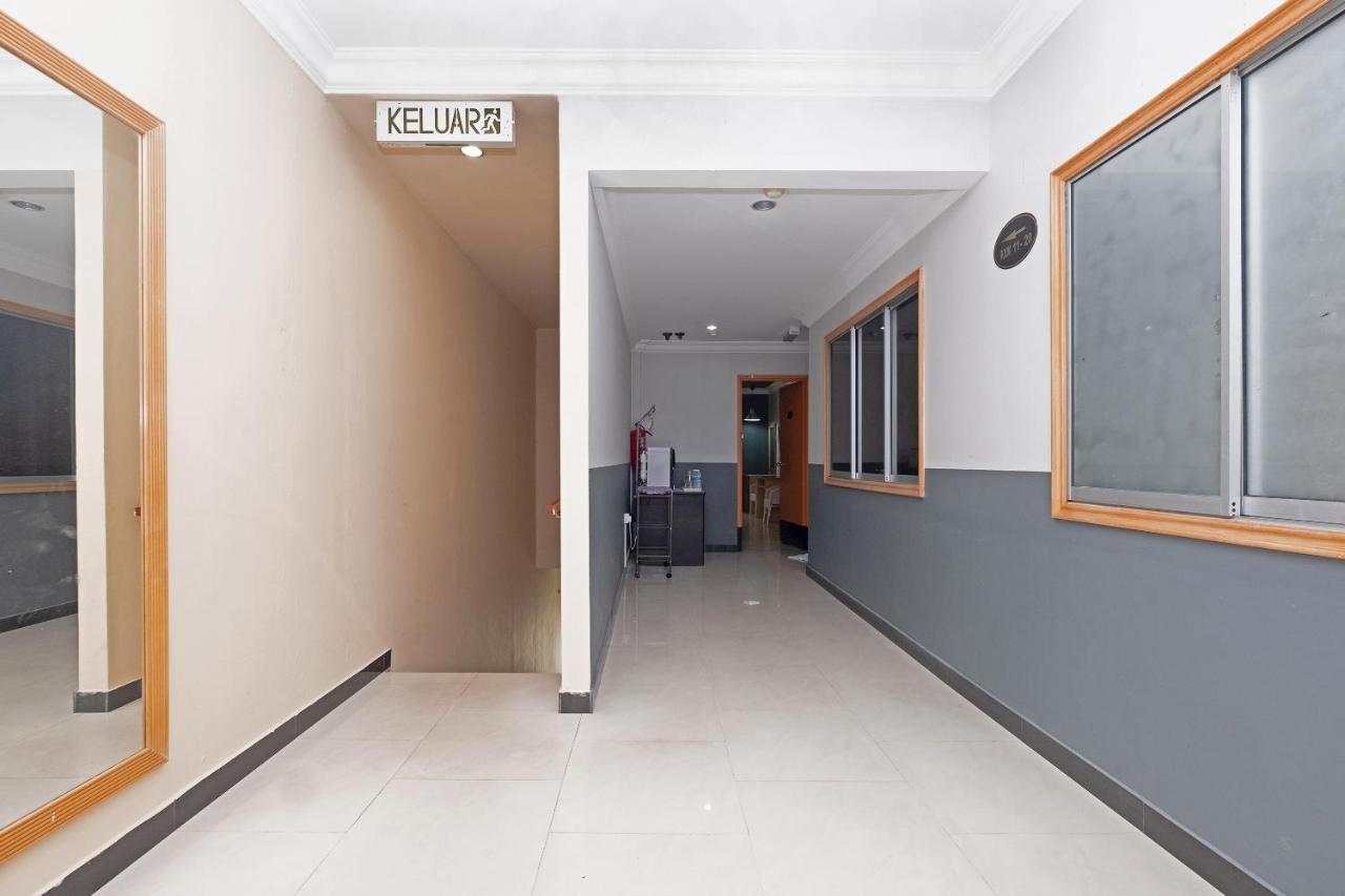 Oyo 90050 V Hotel Teluk Intan Bagian luar foto