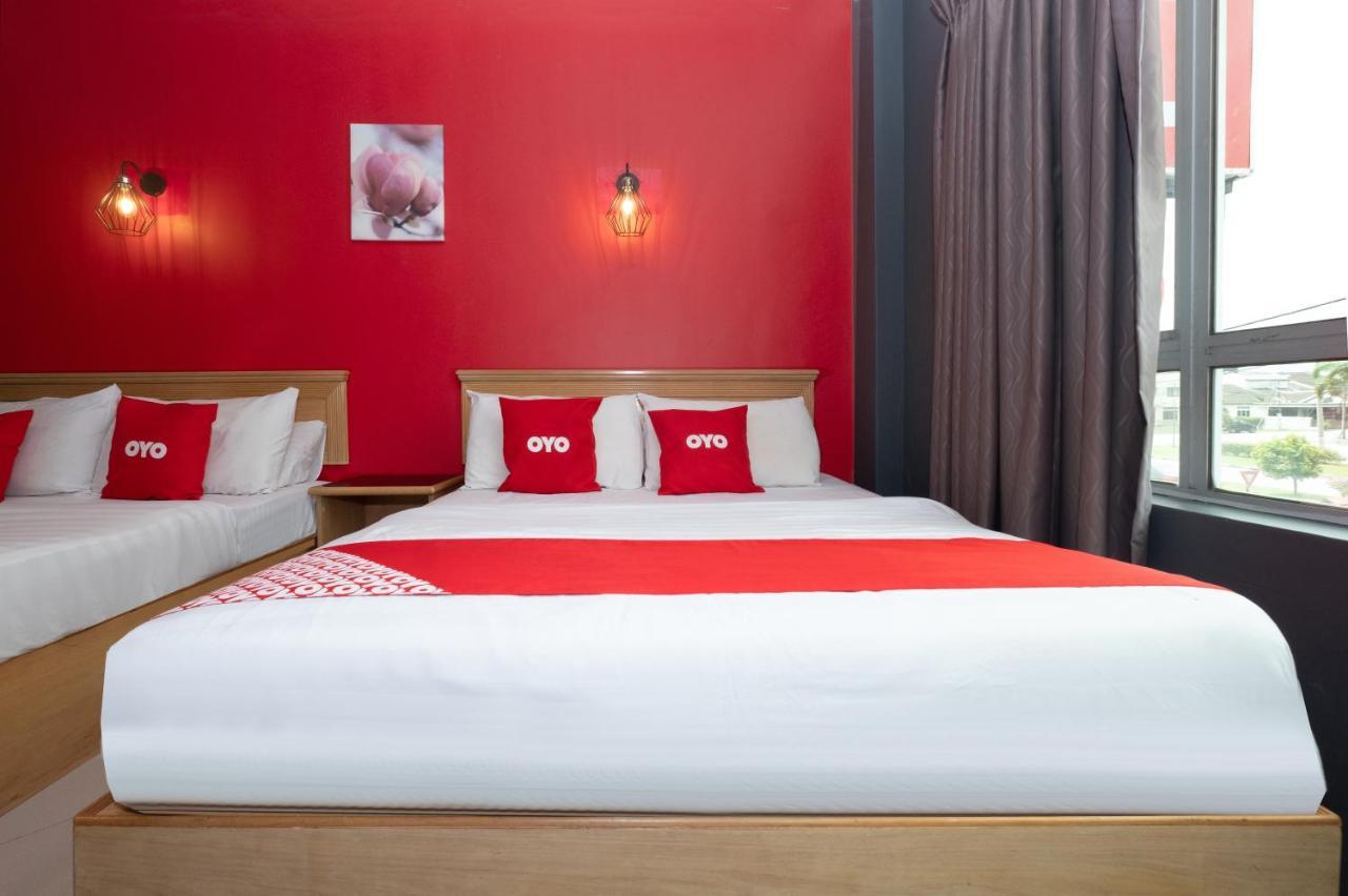Oyo 90050 V Hotel Teluk Intan Bagian luar foto
