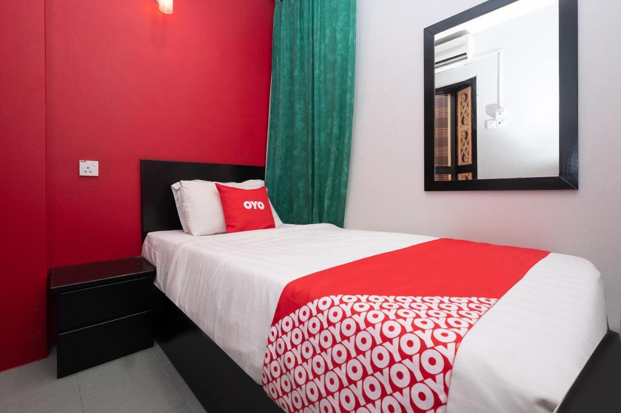 Oyo 90050 V Hotel Teluk Intan Bagian luar foto