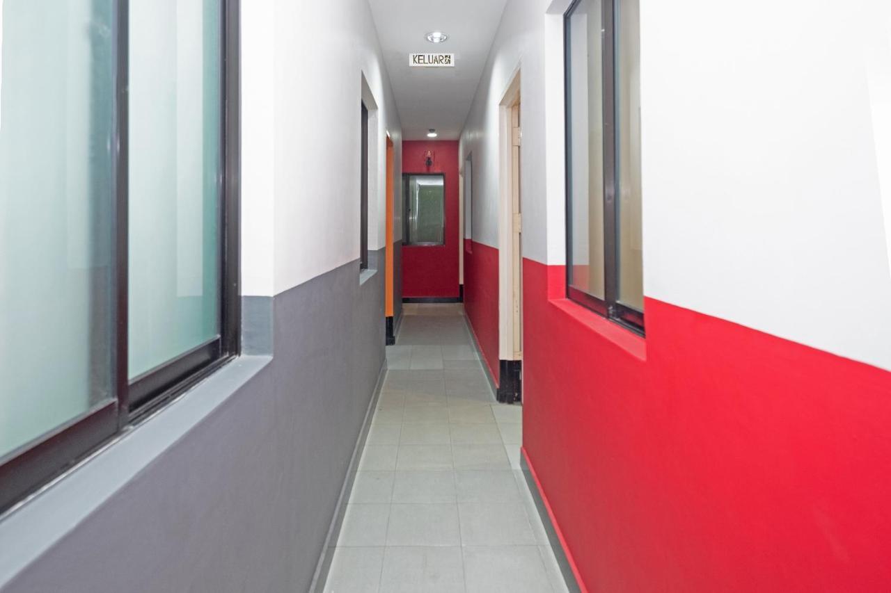 Oyo 90050 V Hotel Teluk Intan Bagian luar foto