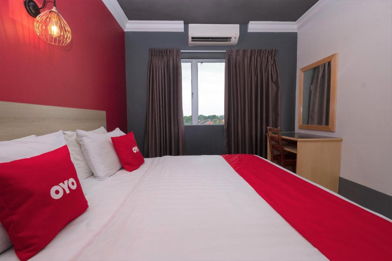 Oyo 90050 V Hotel Teluk Intan Bagian luar foto