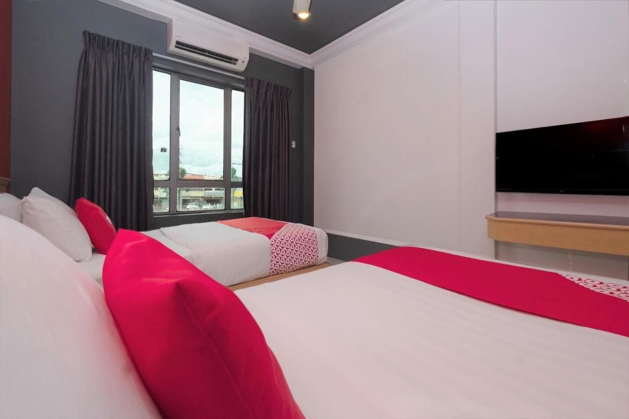 Oyo 90050 V Hotel Teluk Intan Bagian luar foto