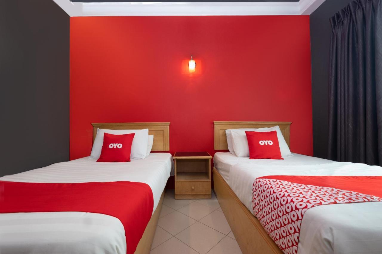 Oyo 90050 V Hotel Teluk Intan Bagian luar foto